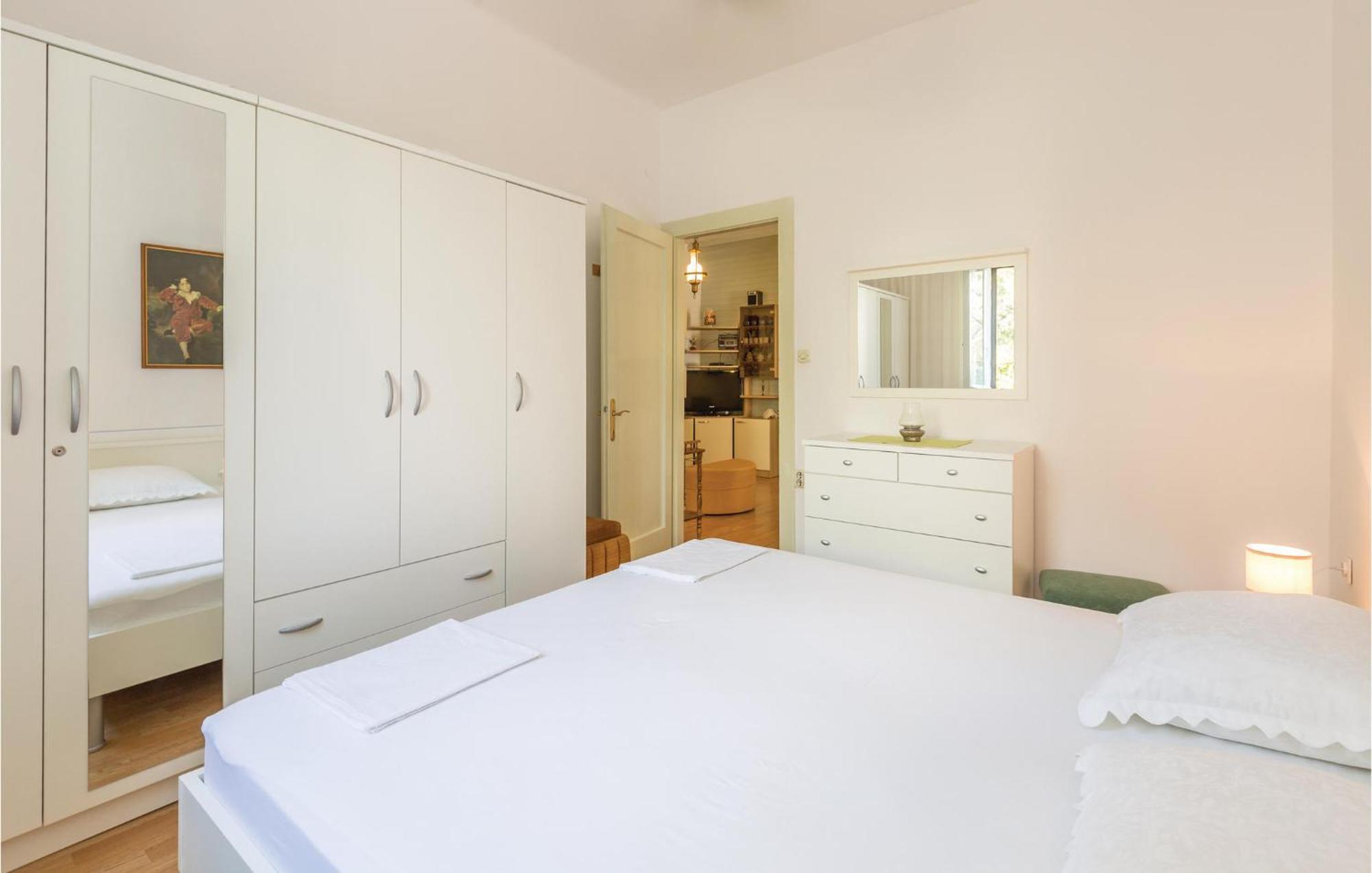 Awesome Apartment In Makarska With Kitchen 外观 照片