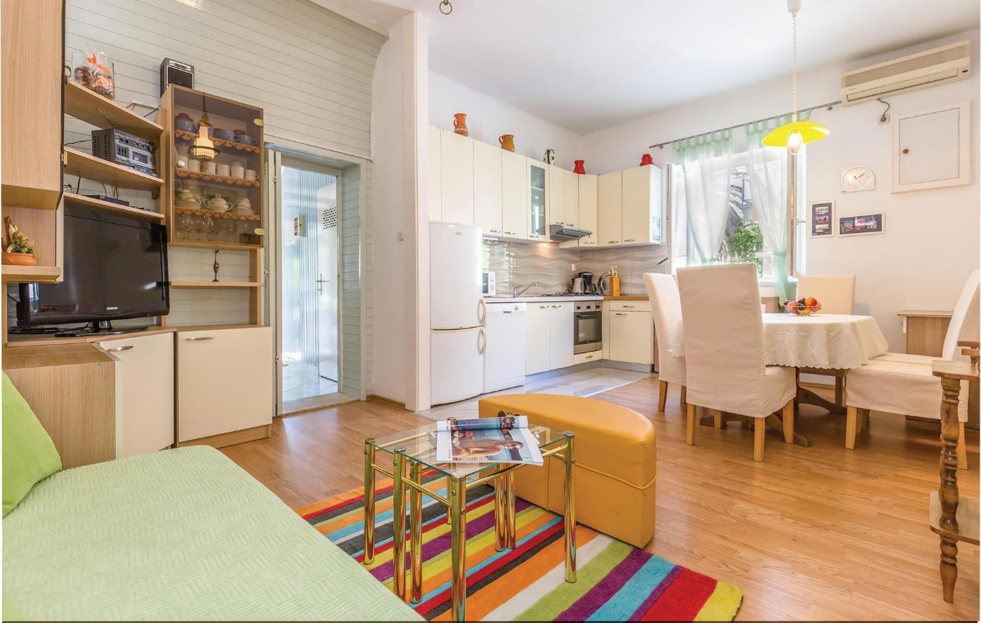 Awesome Apartment In Makarska With Kitchen 外观 照片