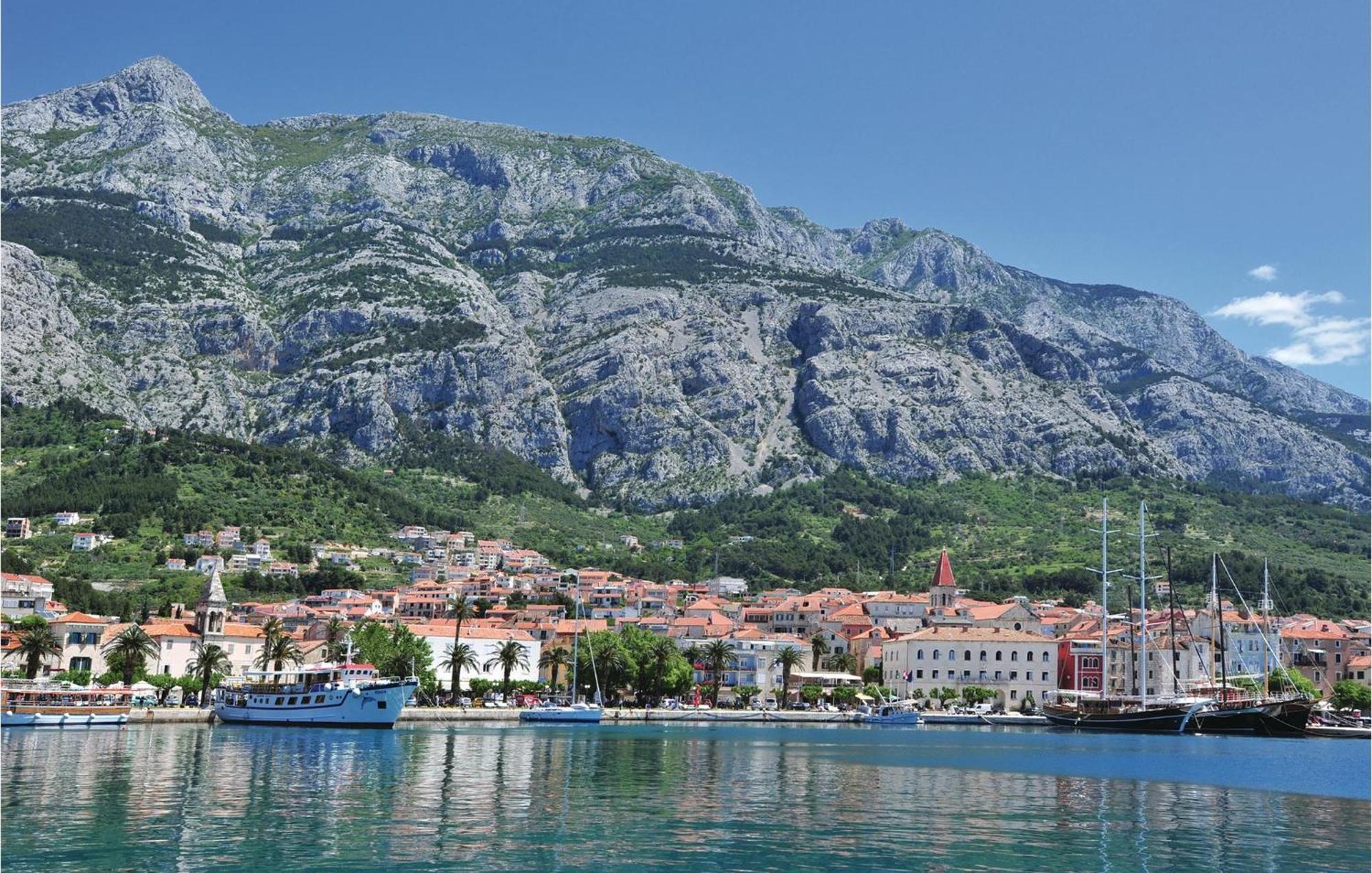 Awesome Apartment In Makarska With Kitchen 外观 照片